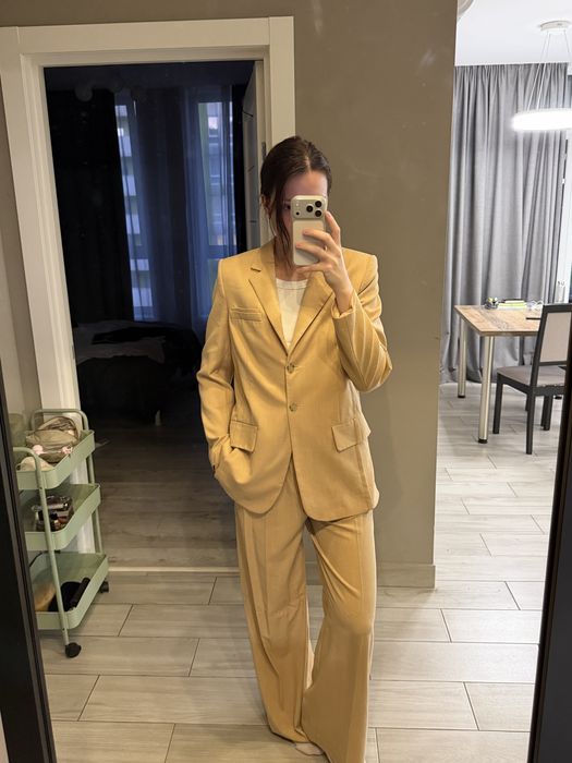 Жіночий брючний костюм zara пісочно-бежевий