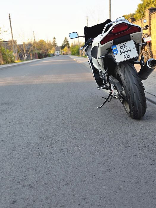 Продам Suzuki RF900R