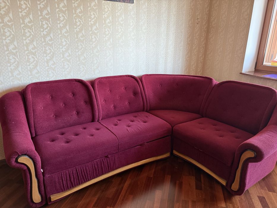 Кутовий розкладний диван з кріслом