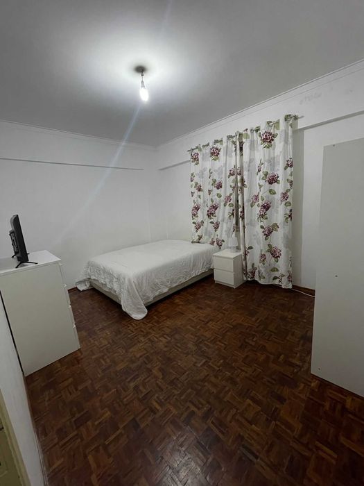 Quarto ao pé metro REBOLEIRA solteiro/casal