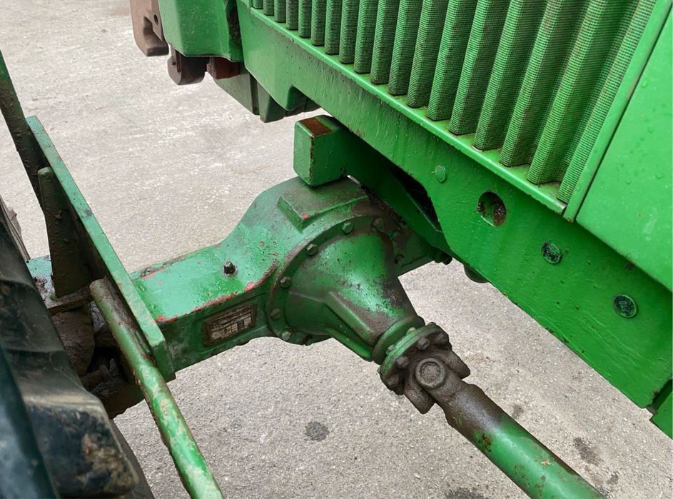 Трактор John Deere 3140