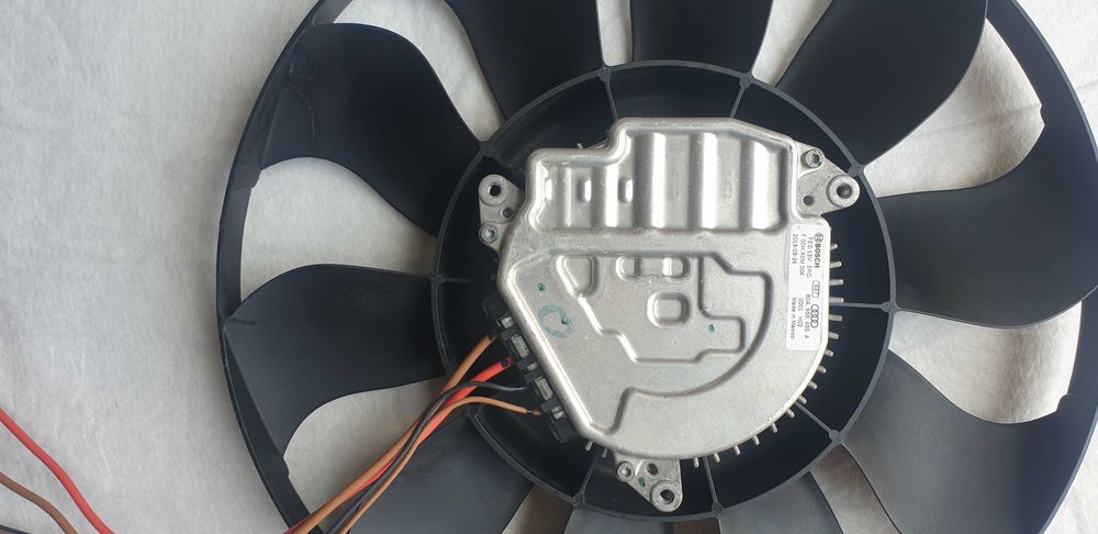 Мотор вентилятора (без крильчатки) радіатора Audi Q5 80A 2019