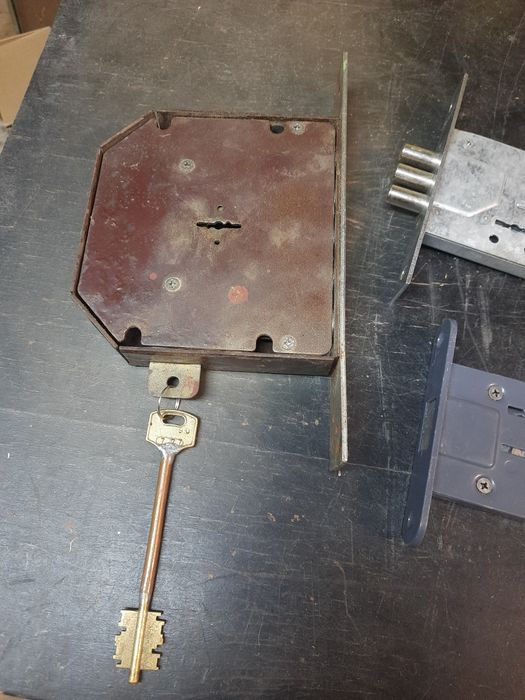 Гаражный ,врезной,навесной замки новые