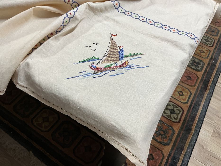 Toalha de linho bordada a mão con 12 gurdanapos