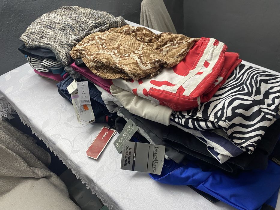 50 ciuchów 1 sztuka 90 groszy ciuchy jak nowe OFERTA