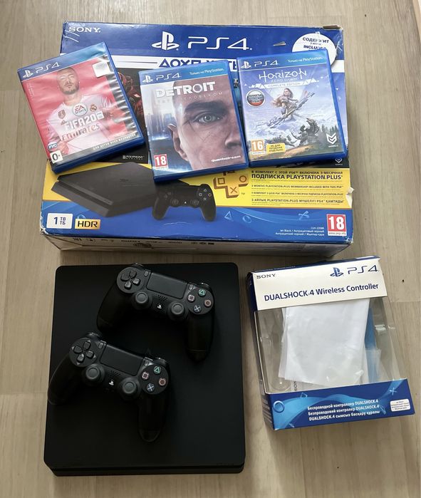 Sony PlayStation 4 Slim 1TB + 2шт DualShock 4