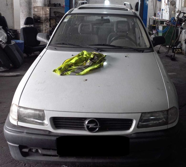 Opel Astra para peças