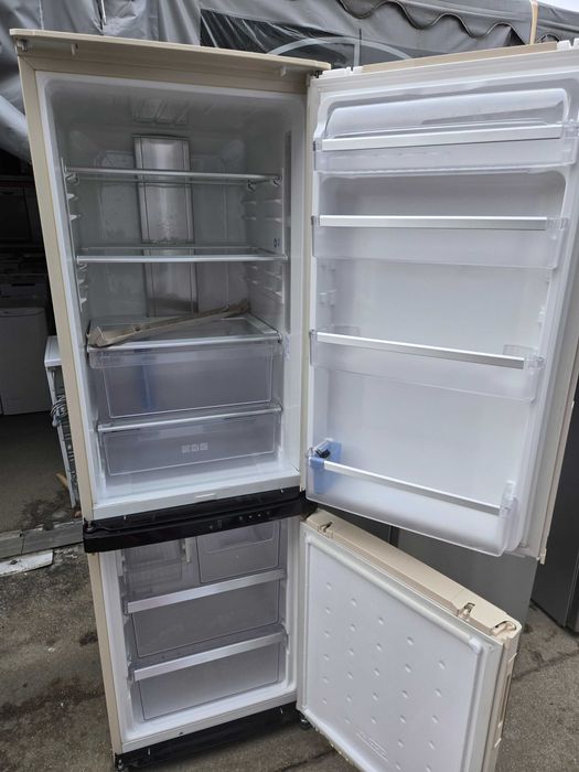 JANKI, ul. Wspólna 6 Lodówka Sharp OBUSTRONNE otwieranie