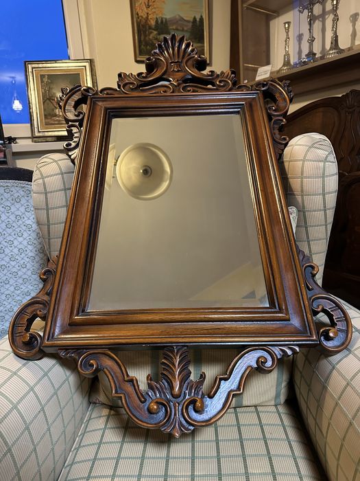Piękne lustro w barokowej, orzechowej ramie