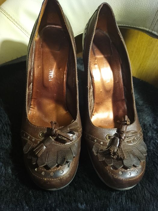 Недорого !!!Продам шкіряні туфлі 39 розмір.