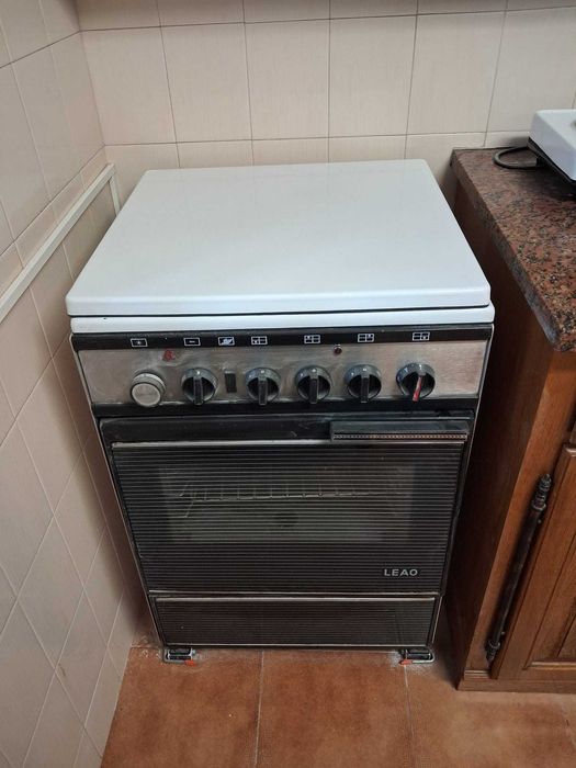Vende-se fogão elétrico c/ 4 discos - Bom estado