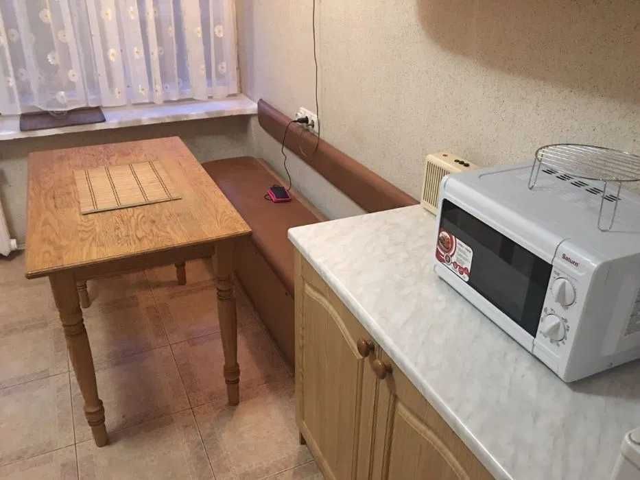 Сдам поселение в комнату! Метро КПИ Лукьяновская Киев Хозяйка Дешево