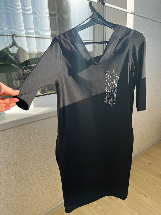 Сукня чорна, ззаду на блискавці, майже нова