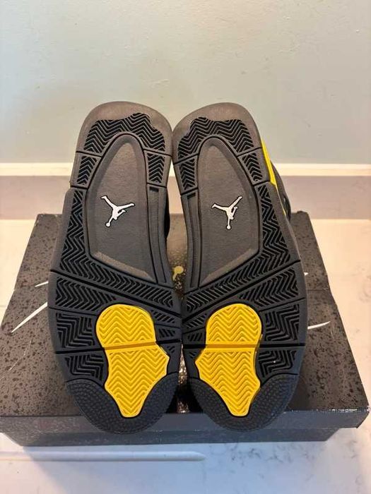 Jordan 4 Retro Thunder R.40