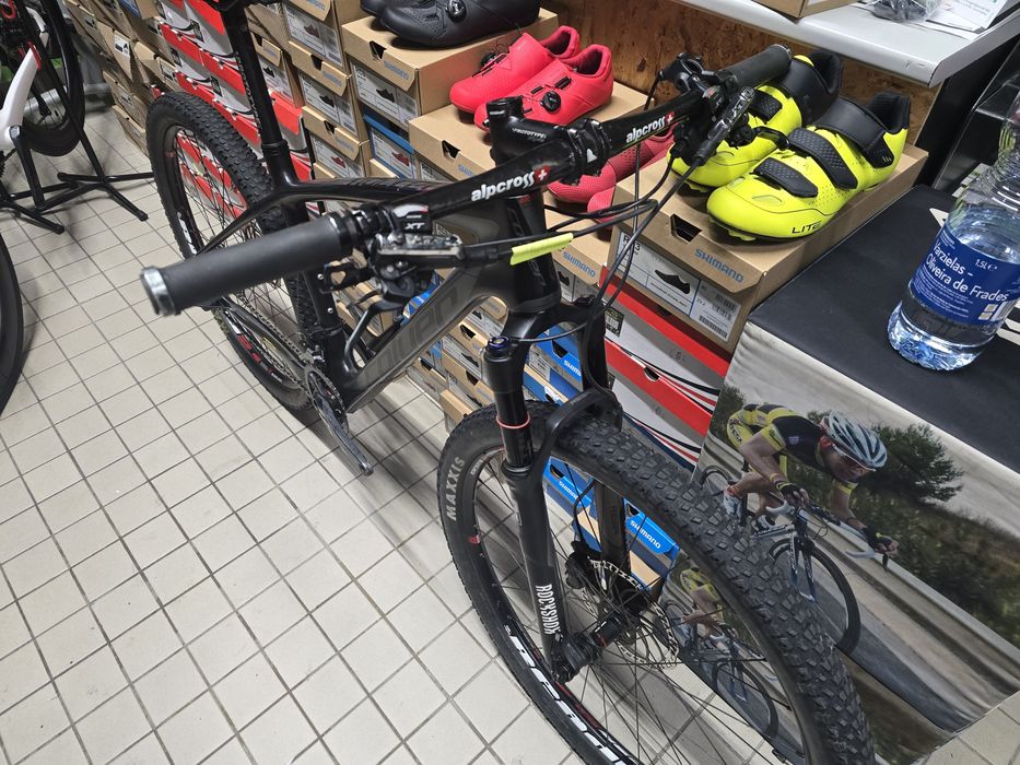 Btt carbono 27.5 m com xt e reba