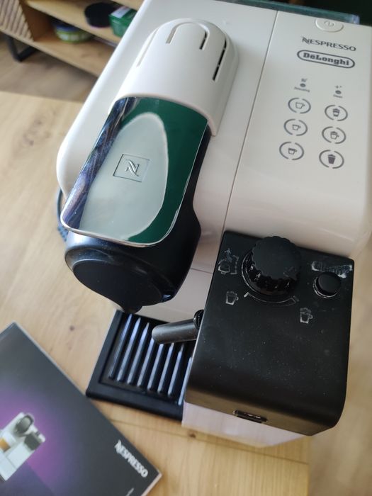 Ekspres kapsułkowy DeLonghi Lattissima EN550W