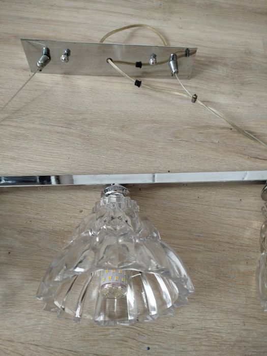 Lampa sufitowa z żarówkami energooszczednymi
