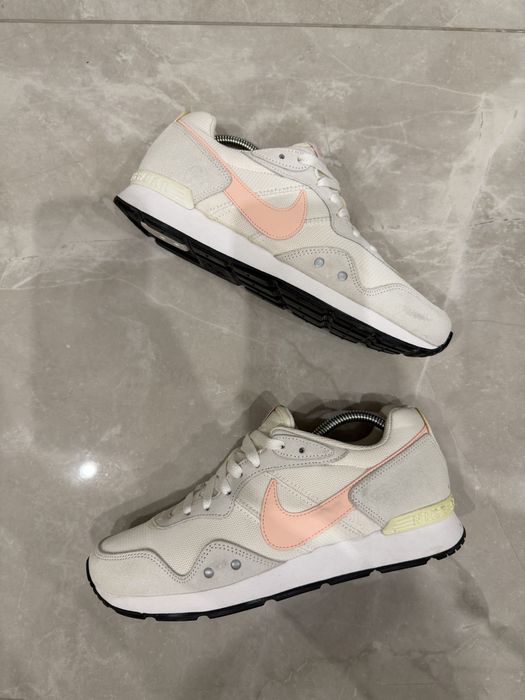 Кросівки Nike Venture Runner (EUR 42)