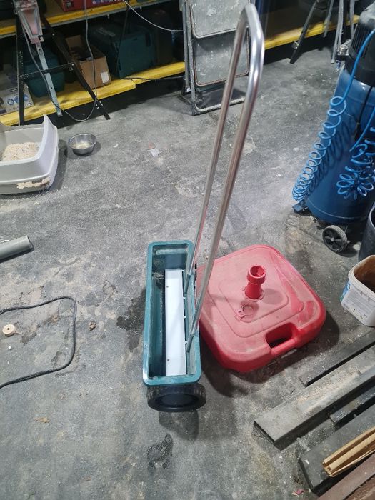 Depósito para espalhar sementes de relva