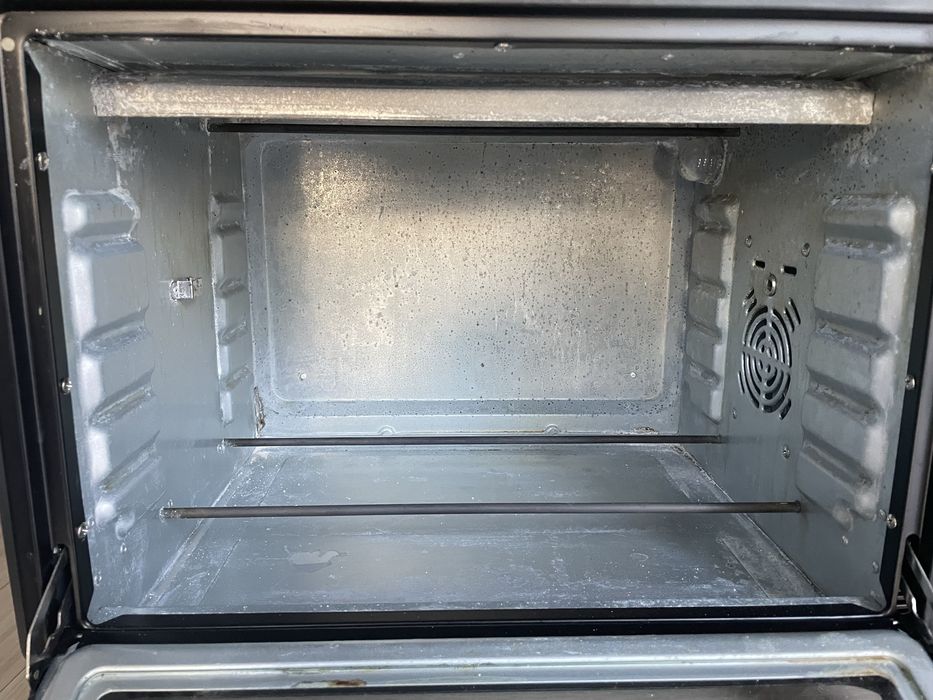 Piekarnik elektryczny z termoobiegiem