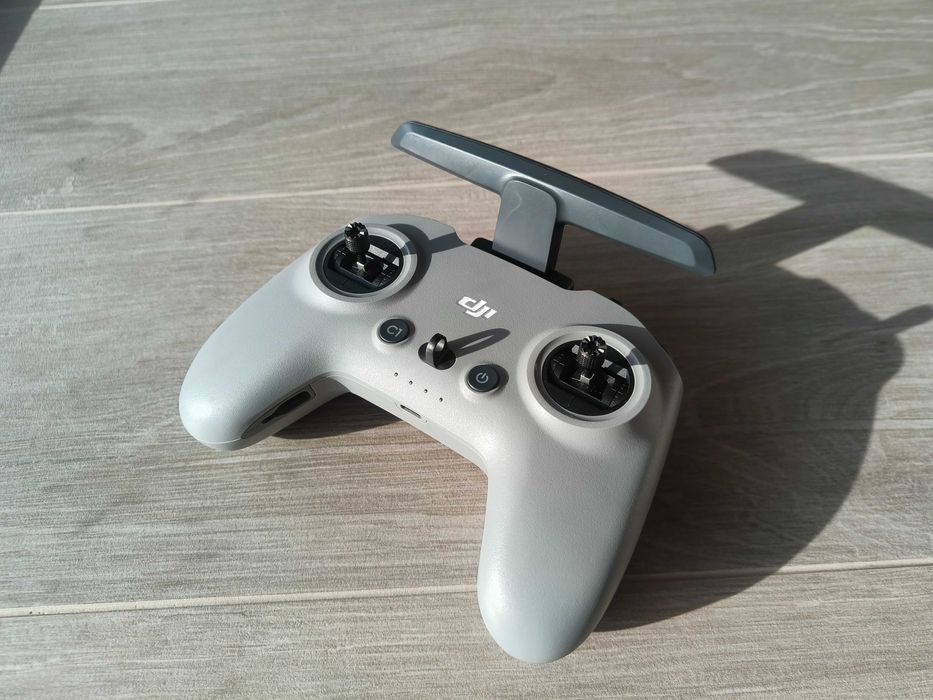 Drone dji fpv combo com motion controller.