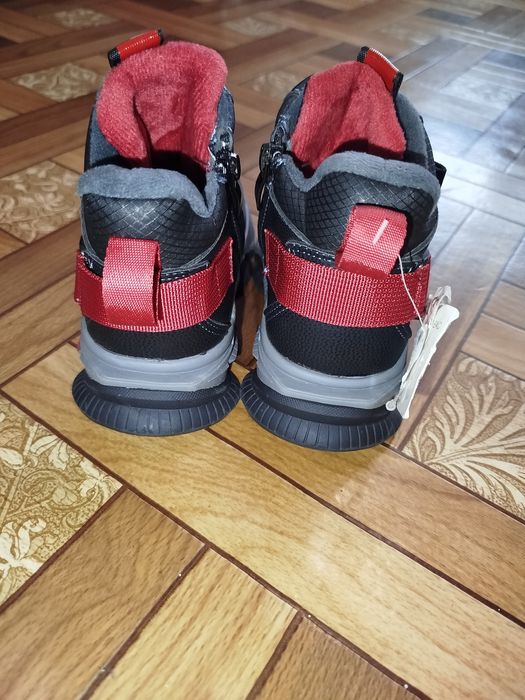 Продам дитячі ботинки