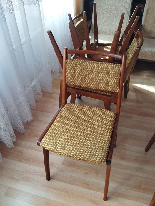 Krzesło typ "JAR" tapicerowane oparcie i siedzisko. Pierwsza komunia.