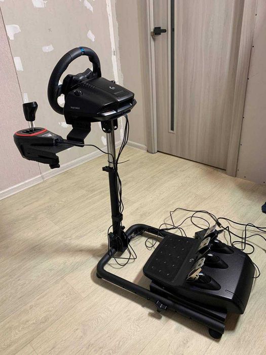 Logitech G923 PC/PS разом зі стійкою