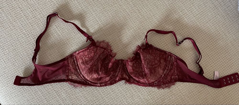 Бюстгалтеры Victotias Sicrets. 34B.  Бюстье.