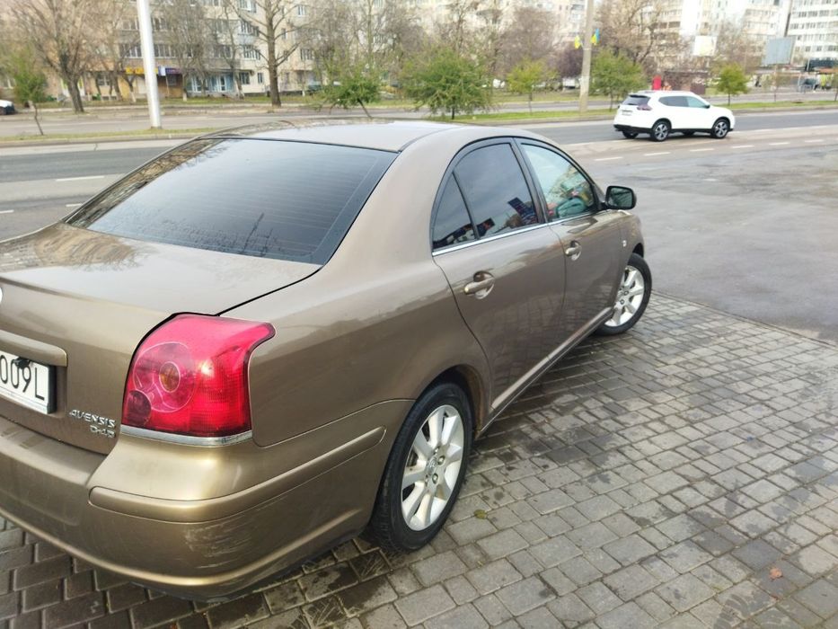 Toyota avensis 2.2 дизель
