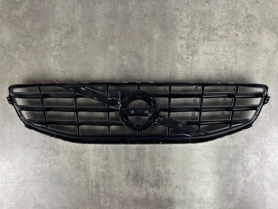 Решітка радіатора - Volvo S60 ( до рест ) 30795039
