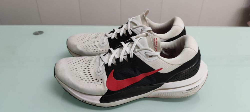 ASICS Vomero 15 Running Shoes, Size 42.564176334055811120