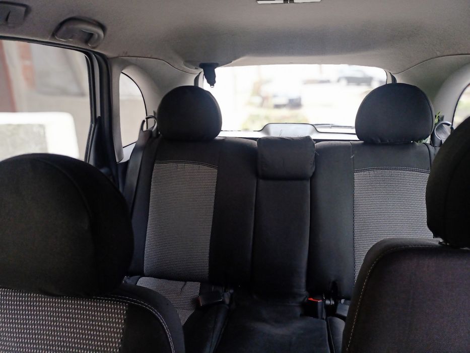 Опель меріва сів і поїхав