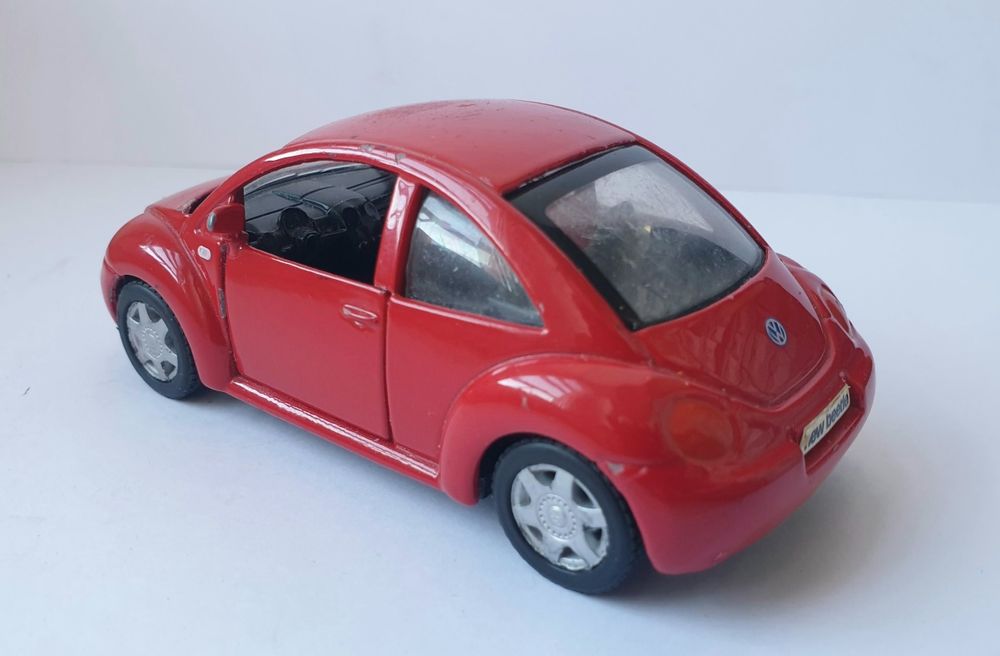 Auto Volkswagen New Beetle Maisto die cast model skaka 1:37