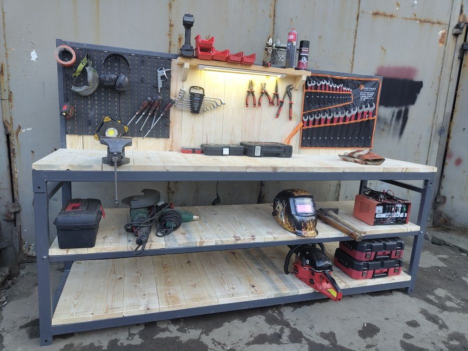 Stół warsztatowy . Regał