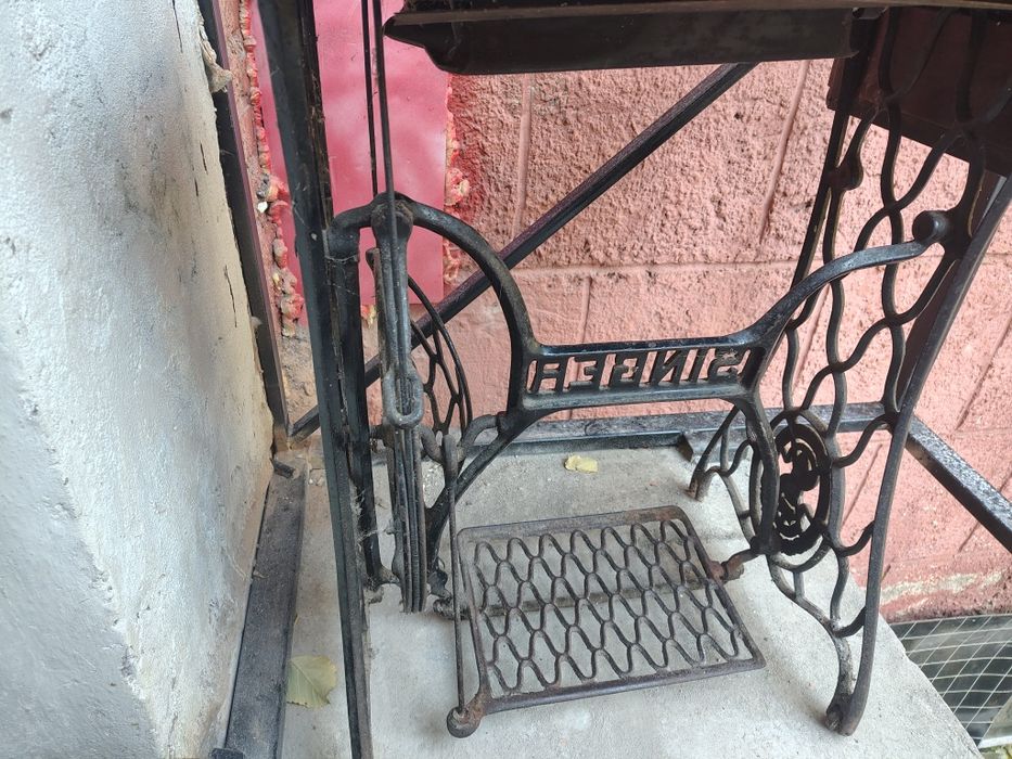 Швейна машина Singer