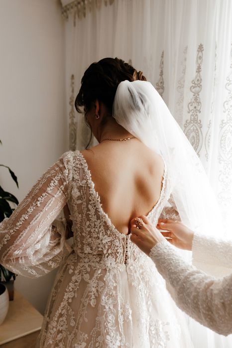 Продаю весільну  сукню