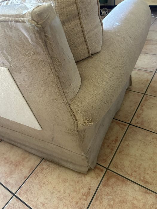 Sofa de 2 lugares com Puff