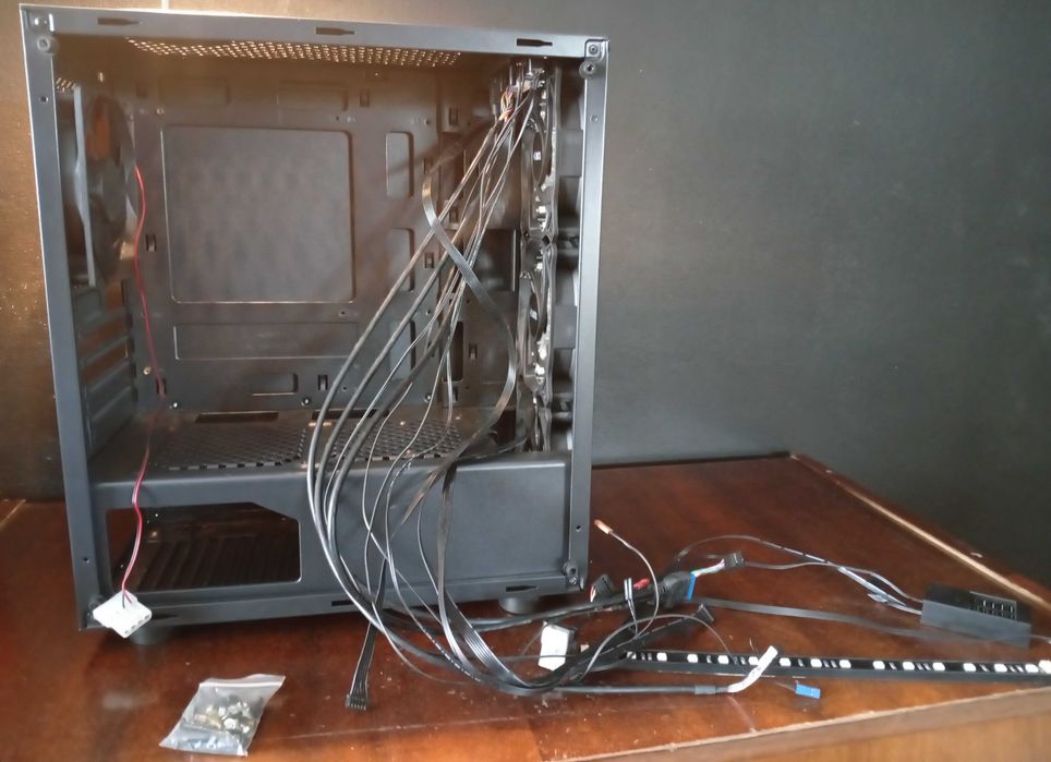 Obudowa PC iBOX Passion V4 – ATX / mATX – czarna – stan bardzo dobry