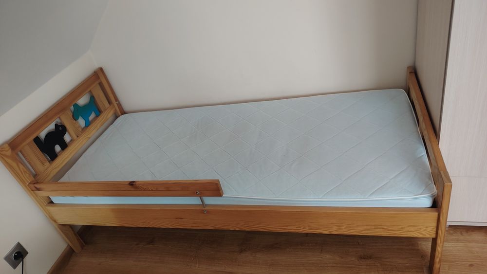 Łóżko dla dziecka z materacem Ikea sosna drewno