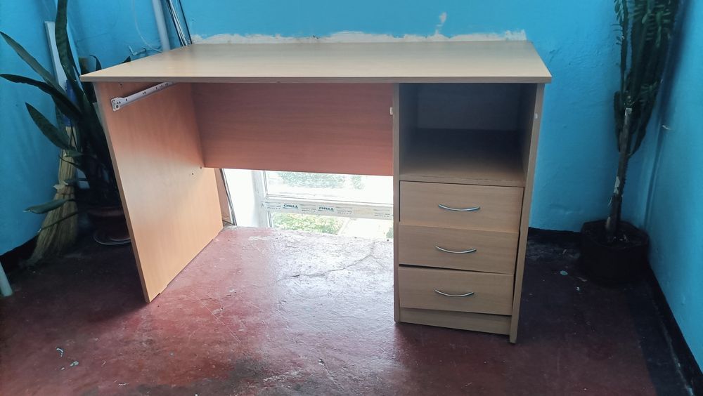 Продам письменный стол б/у.