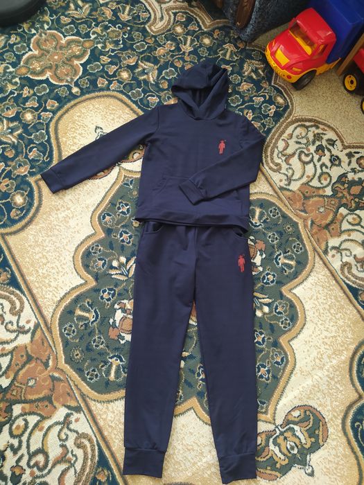 Продам новый спортивный костюм на мальчика