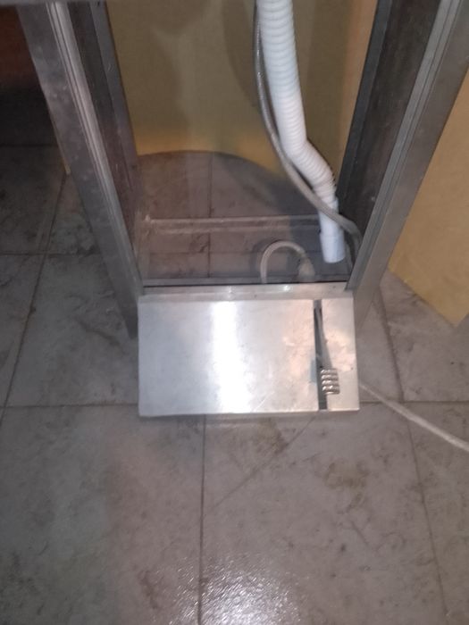 Lava mãos industrial com pedal e torneira