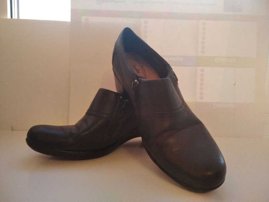 Женские осенние туфли Clarks
