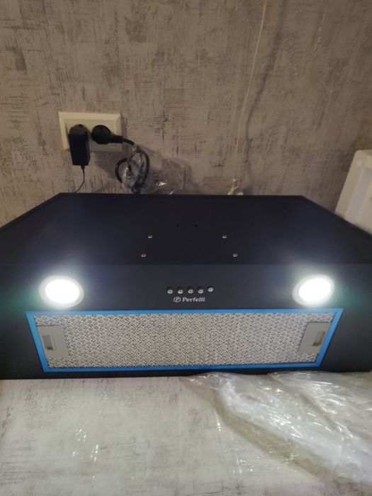 Вытяжка встраиваемая 75 см. Perfelli BI 7652 BL 1000 LED