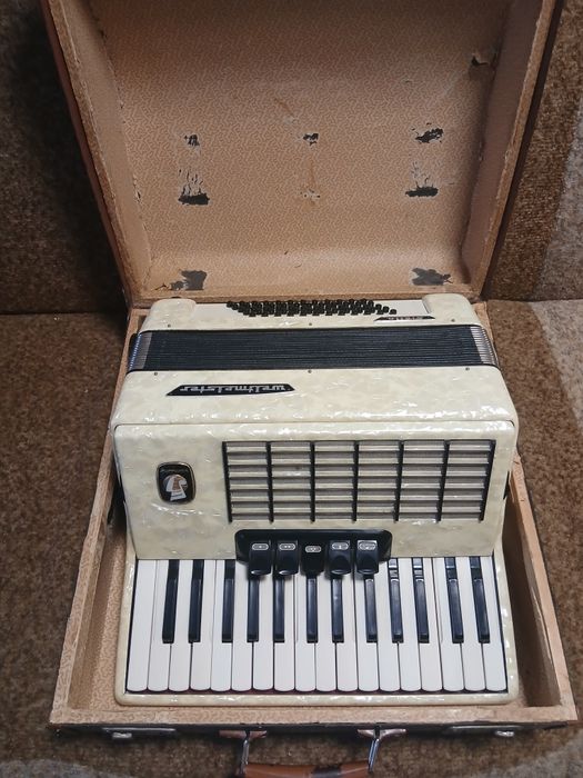 Akordeon Weltmeister Stella 60 bas