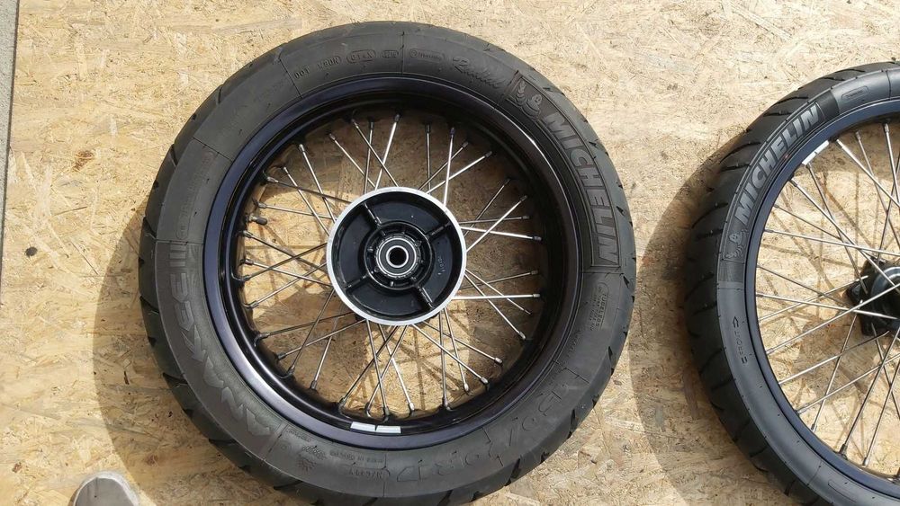 Kolo  felga F800gs 2015r   sprzedajemy  razem  z  opona