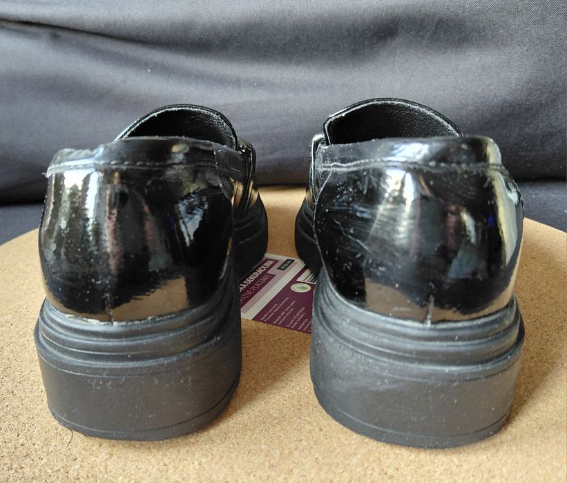 Czarne lakierowane mokasyny Deichmann 33