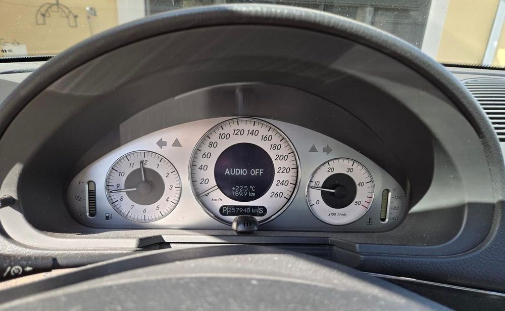 Vendo carrinha Mercedes Benz Avangard E220