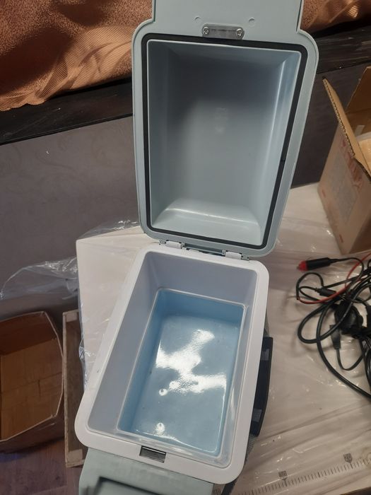 Автомлбільний Холодильник для машини